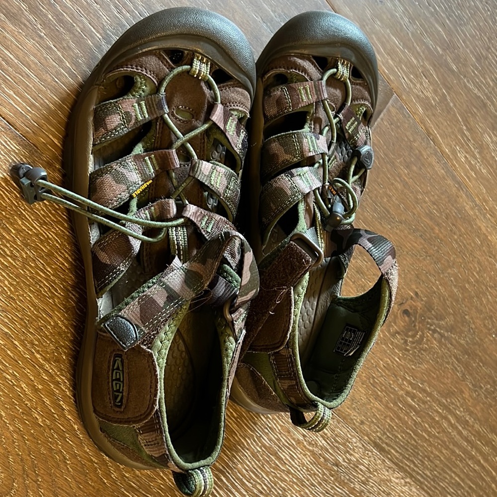 EUC boys water shoes